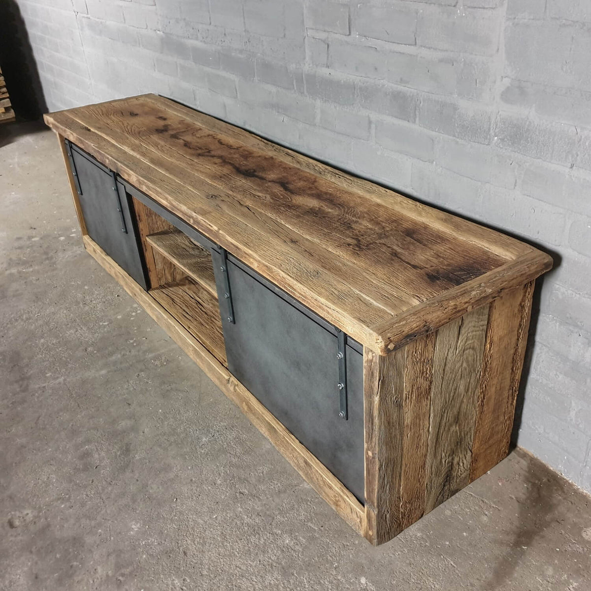 Industriedesign TV-schrank mit altholz Eiche mit Stahltüren – D005