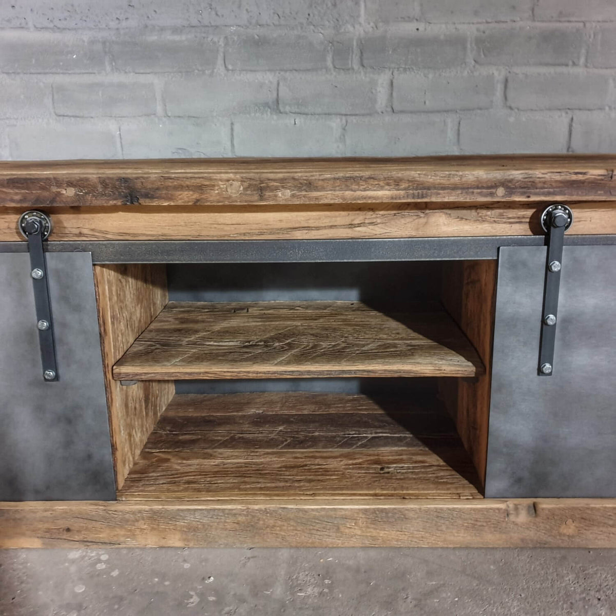Industriedesign TV-schrank mit altholz Eiche mit Stahltüren – D005