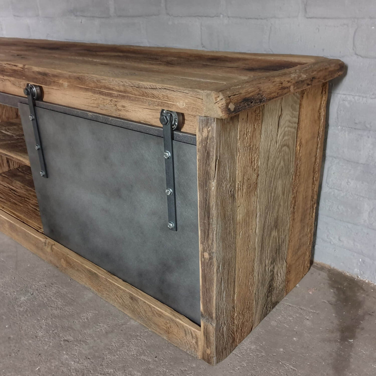 Industriedesign TV-schrank mit altholz Eiche mit Stahltüren – D005