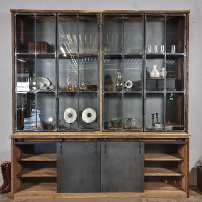 Großer industriedesign schrank aus Eiche mit Stahlschiebetüren – D003