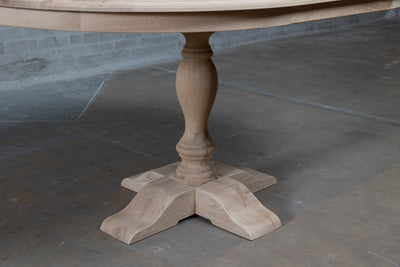 Closeup tafelpoot van landelijk ovale eettafel G024