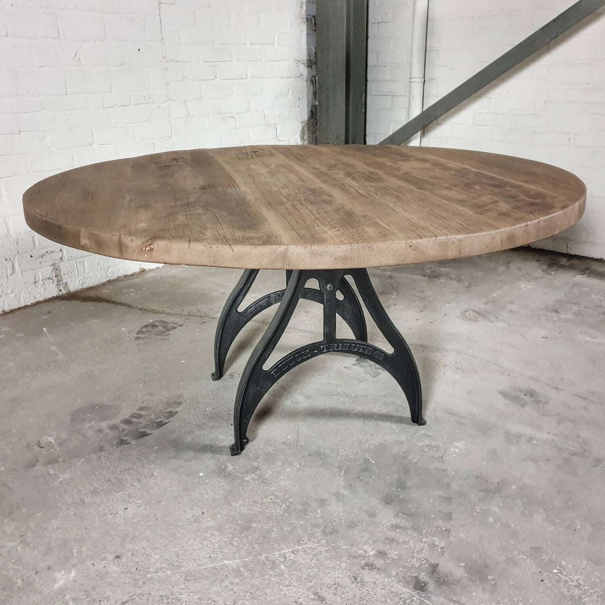 Runder Industrie Design Tisch – Gusseisen Tischgestell – DT16