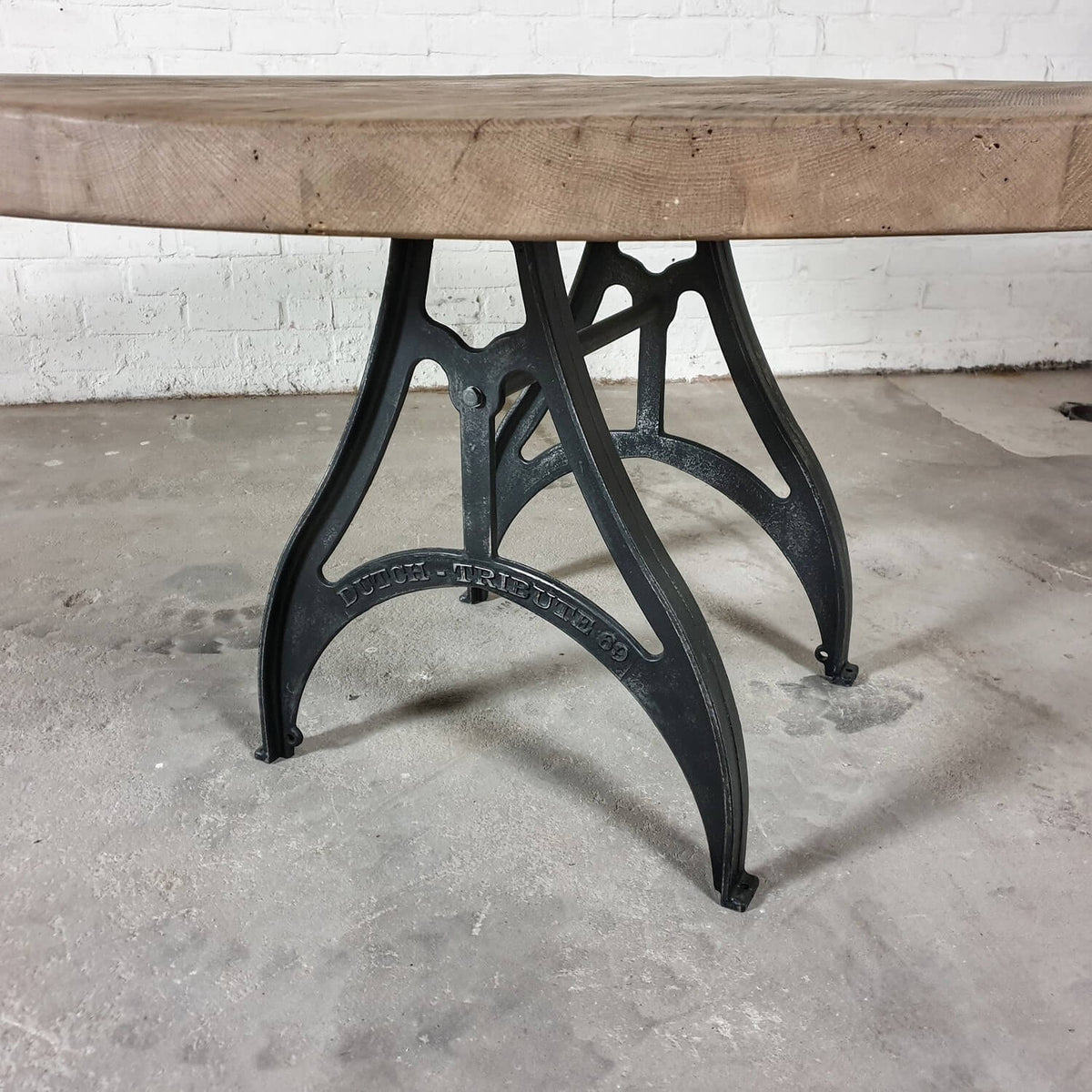Runder Industrie Design Tisch – Gusseisen Tischgestell – DT16