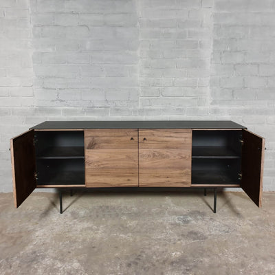 Moderner TV-Schrank und Sideboard – Aus Nussbaumholz und Stahl – D006