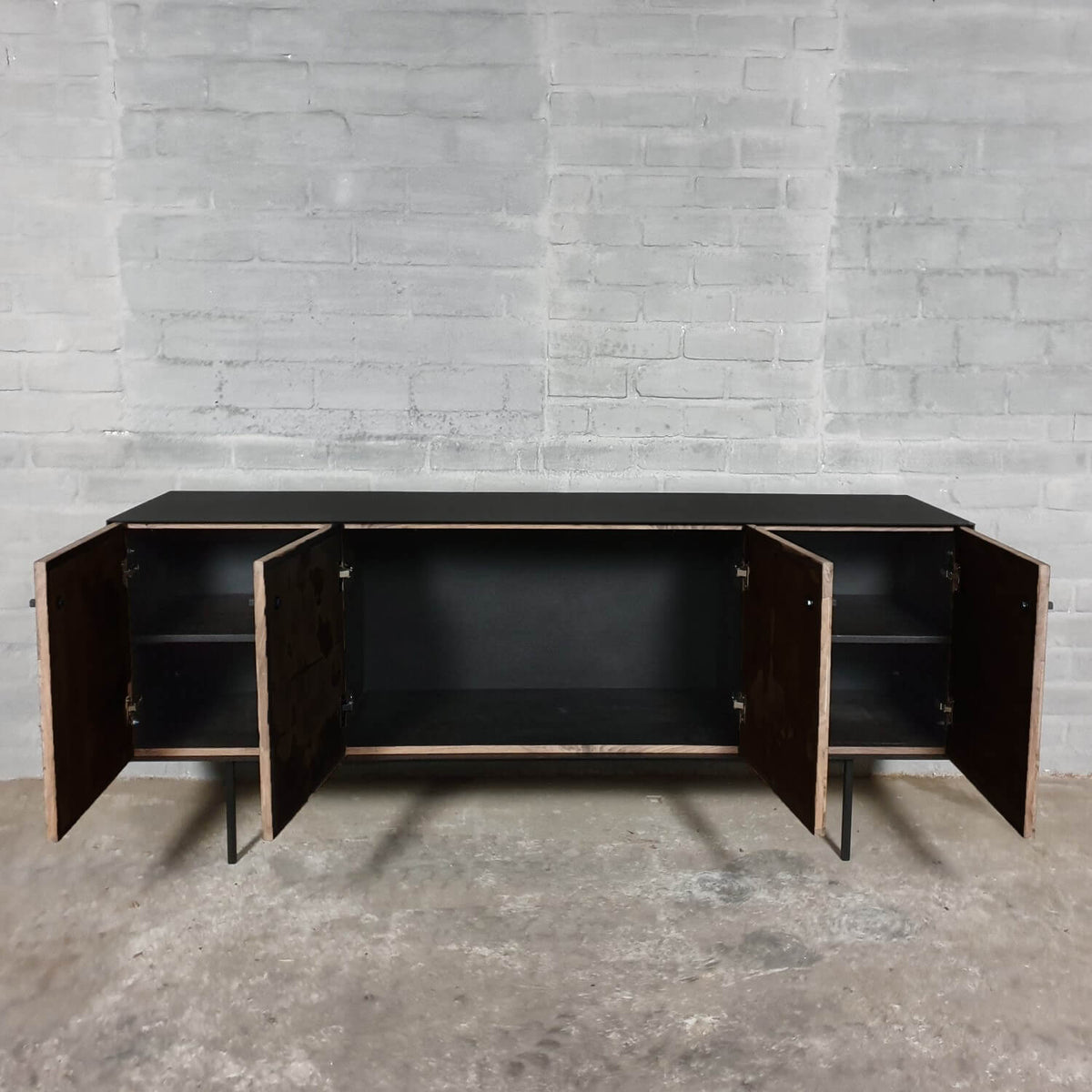 Moderner TV-Schrank und Sideboard – Aus Nussbaumholz und Stahl – D006
